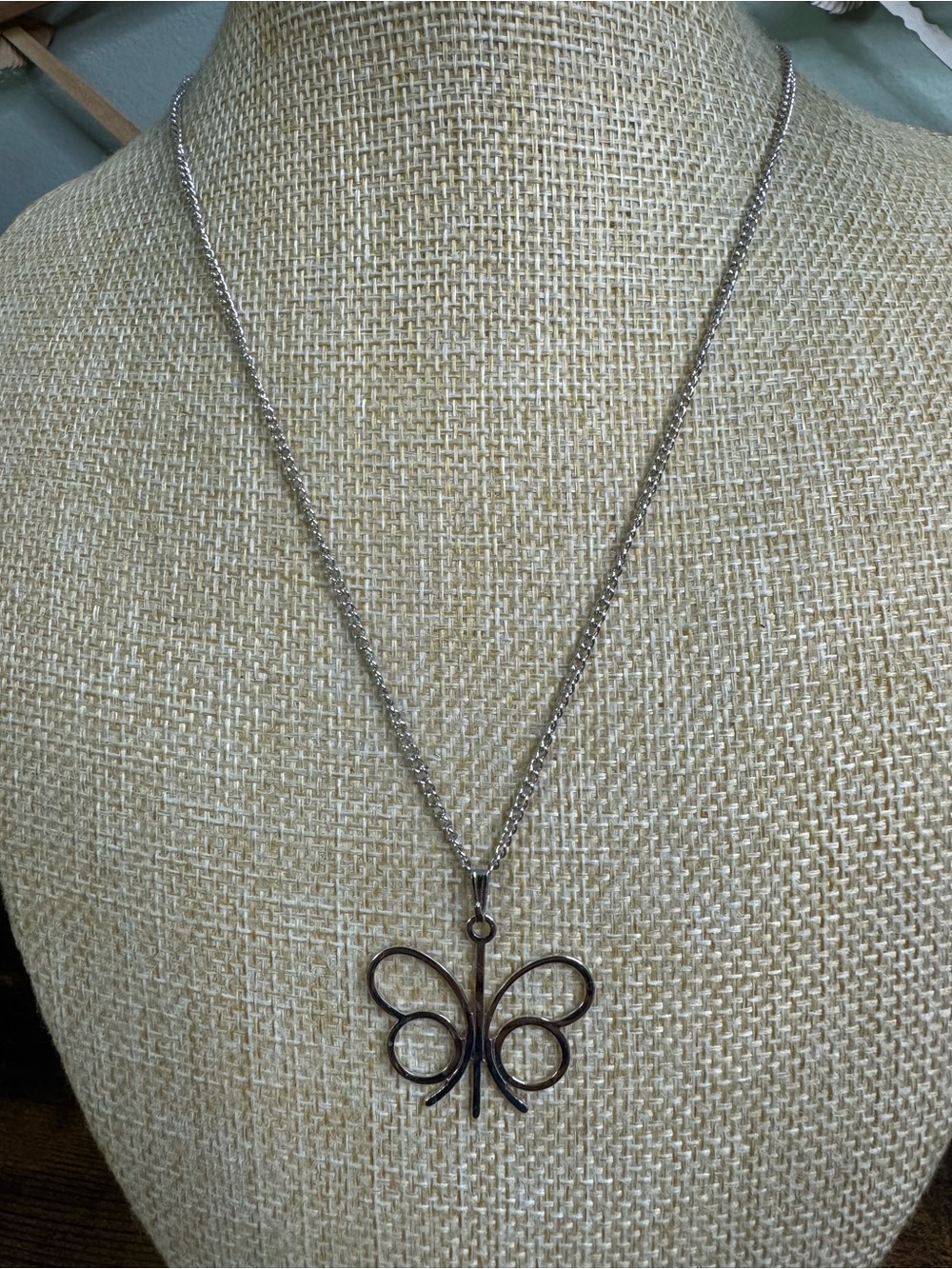 Sarah Coventry 1973 PAPILLON Silver Butterfly Outline Pendant Necklace